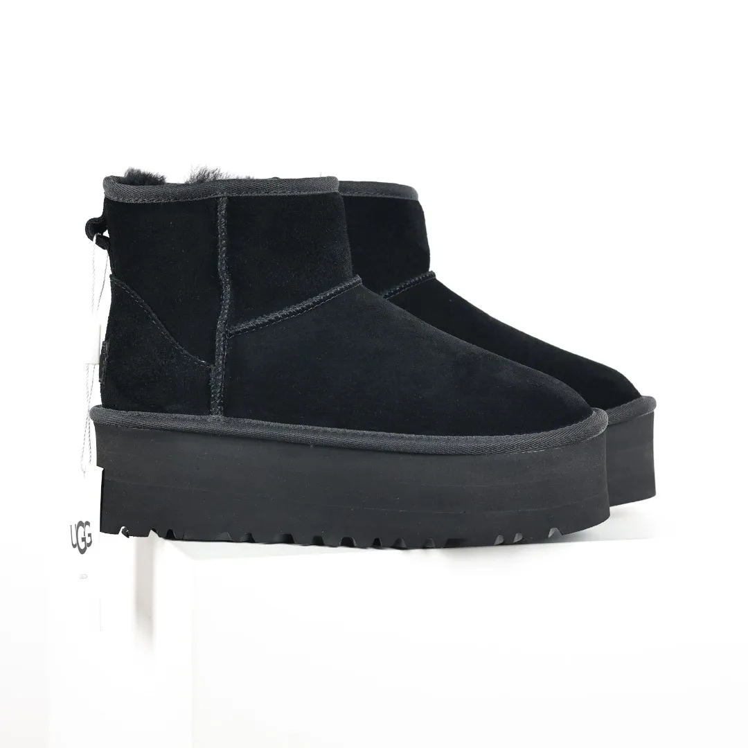 Pick up locally 💰580 Core recommended good price It is a very suitable choice for home furnishings. In the new year, uug launched a series of styles, which are partial to the preferences of young consumers and have also moved to the forefront of fashion trends. Shoe body material: water-repellent coated suede upper, 17 mm UGGPURE™ implantable wool insole, lightweight non-slip and comfortable rubber outsole, with brand LOGO and trademark, with full packaging Size: 35 36 37 38 39 40